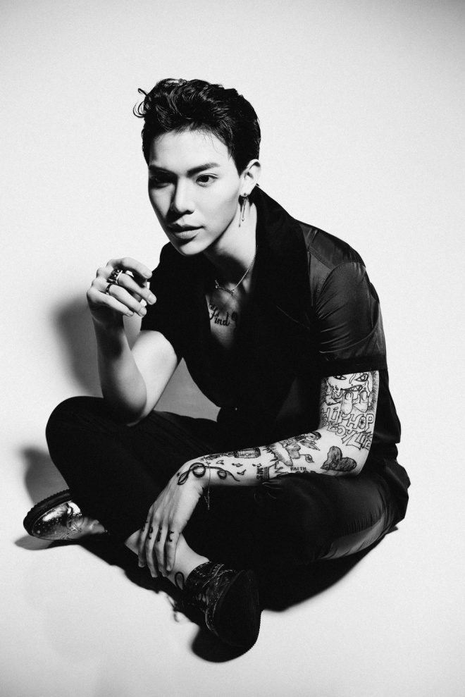 Erik chính thức lột xác, cởi áo khoe hình xăm lớn trong bộ ảnh mới-3