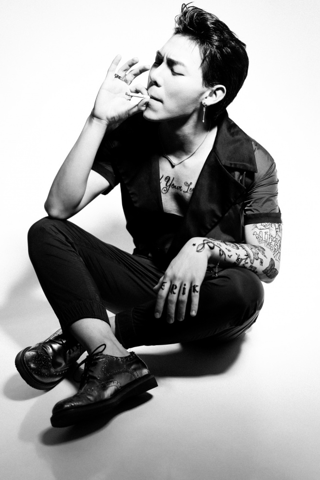 Erik chính thức lột xác, cởi áo khoe hình xăm lớn trong bộ ảnh mới-4