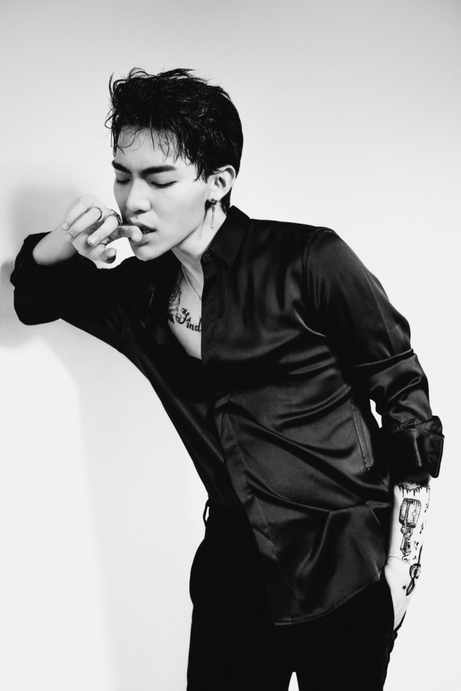 Erik chính thức lột xác, cởi áo khoe hình xăm lớn trong bộ ảnh mới-8