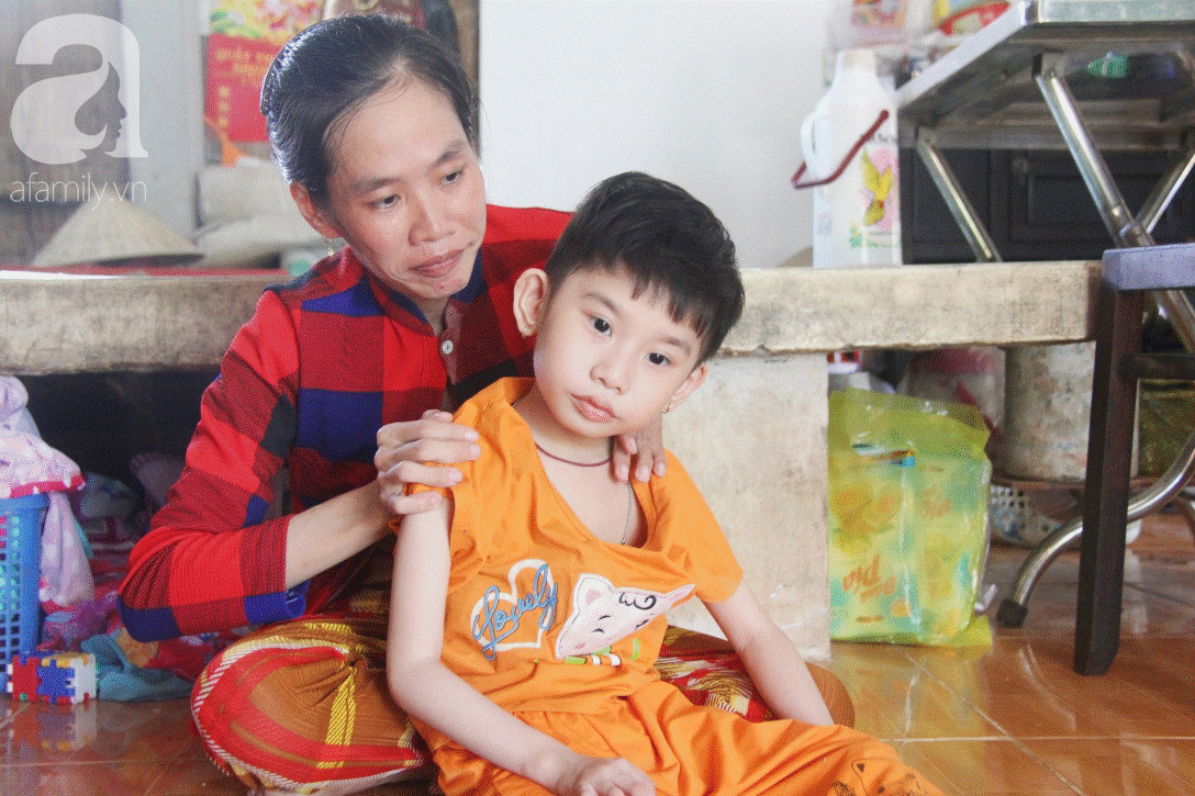 Bố bỏ từ khi chưa sinh ra, bé gái 5 tuổi bại não sống cùng người mẹ tật nguyền cầu xin một lần được chữa bệnh-6