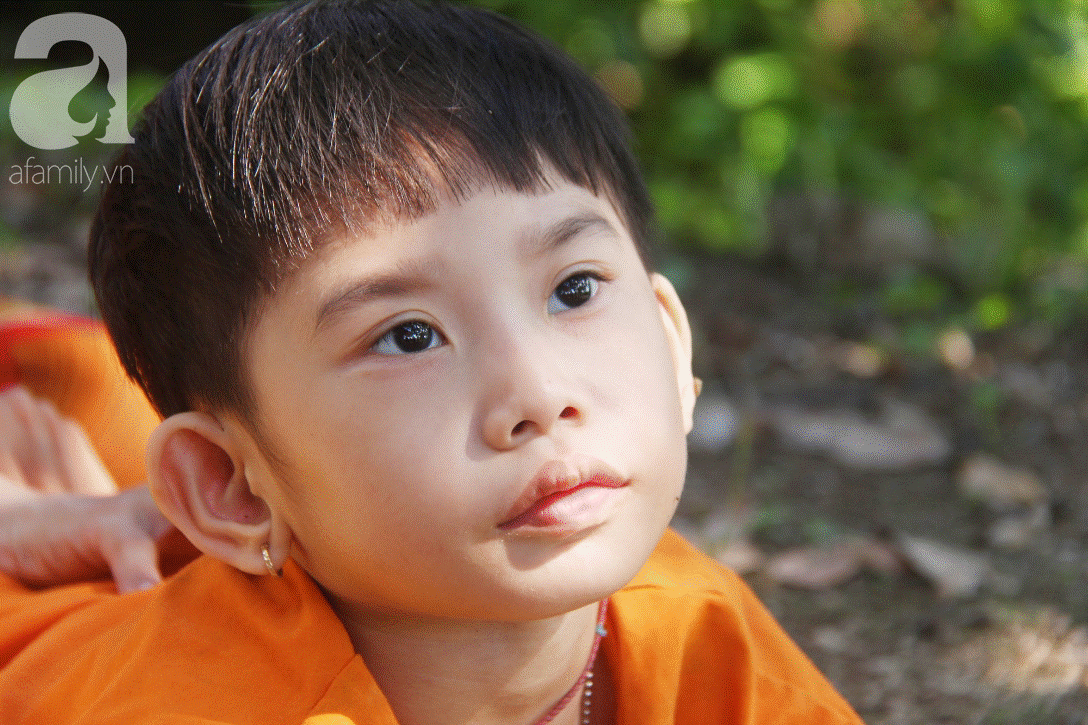 Bố bỏ từ khi chưa sinh ra, bé gái 5 tuổi bại não sống cùng người mẹ tật nguyền cầu xin một lần được chữa bệnh-14