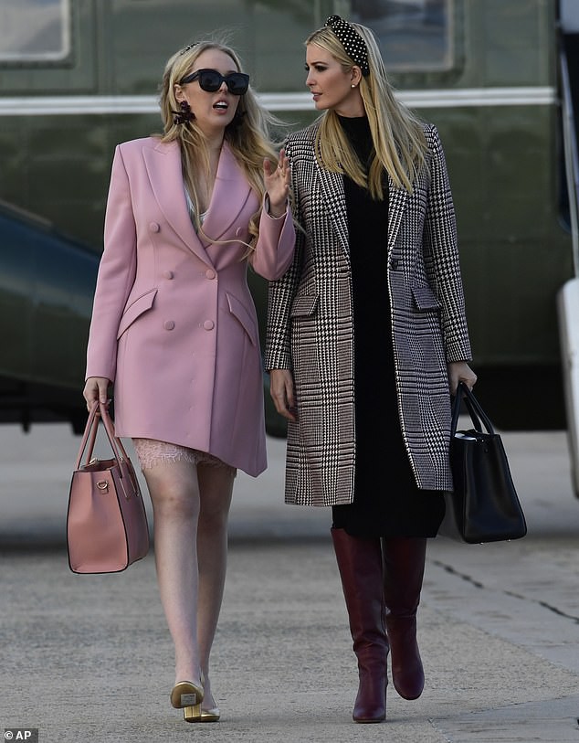 Gia đình Tổng thống Trump gây sốt khi xuất hiện cùng nhau nhưng soái ca đẹp trai lạnh lùng này mới là tâm điểm-5