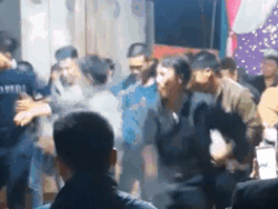 CLIP: Màn nhảy tập thể đều tăm tắp của 