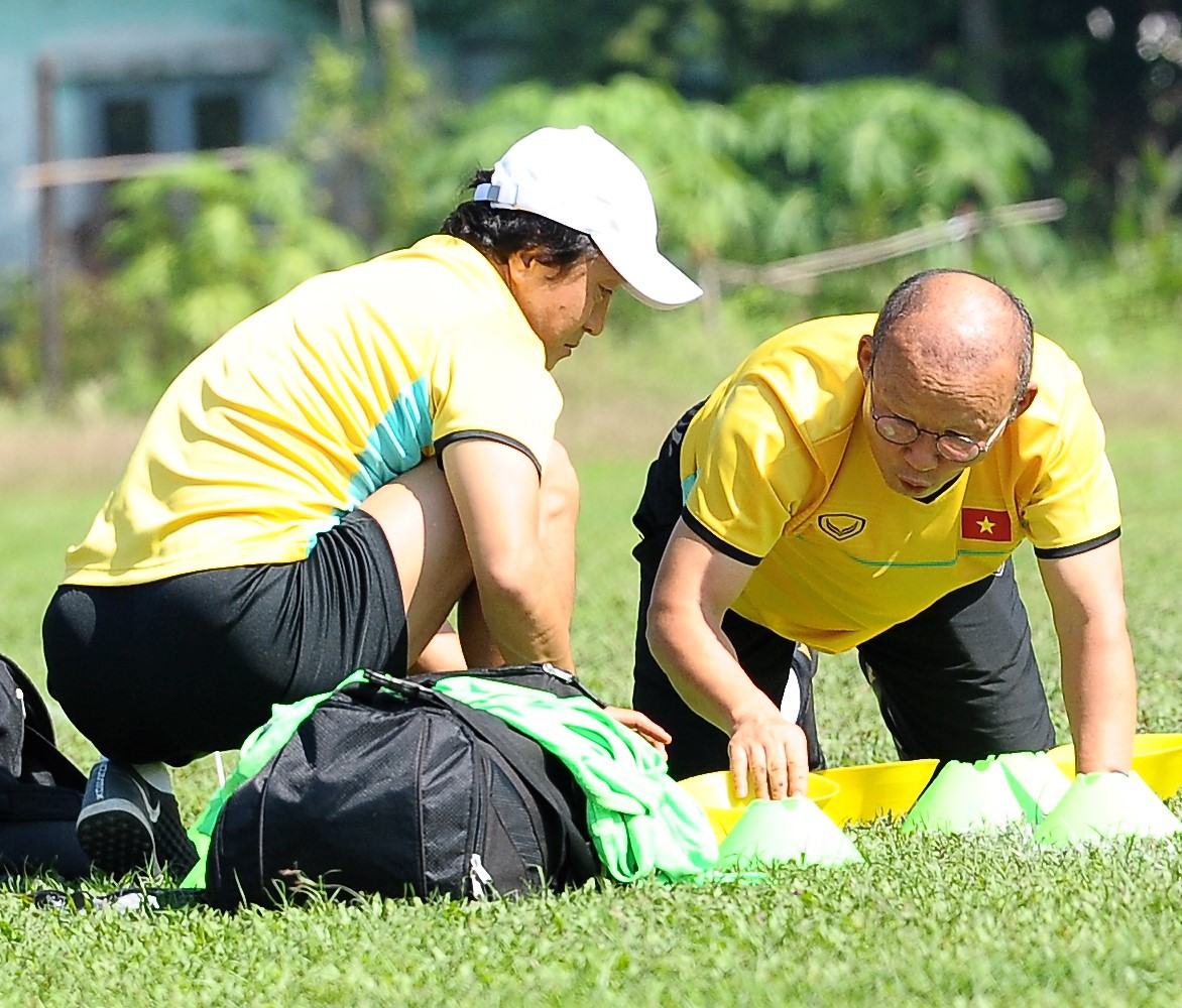 Ai nhìn thấy nụ cười này cũng sẽ nguôi giận sau vụ trọng tài cướp bàn thắng của Việt Nam-9