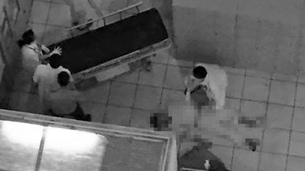 Nam bệnh nhân tử vong khi rơi từ tầng 3 BV Bạch Mai-1