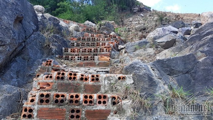 Nha Trang sạt lở: Quả bom nước nổ trên đồi vùi chết cả nhà cô giáo-2