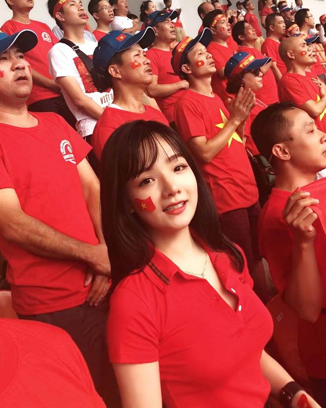 Fan girl nổi tiếng trên báo Hàn: Thích nhất thủ môn Văn Lâm sau đêm qua”-1