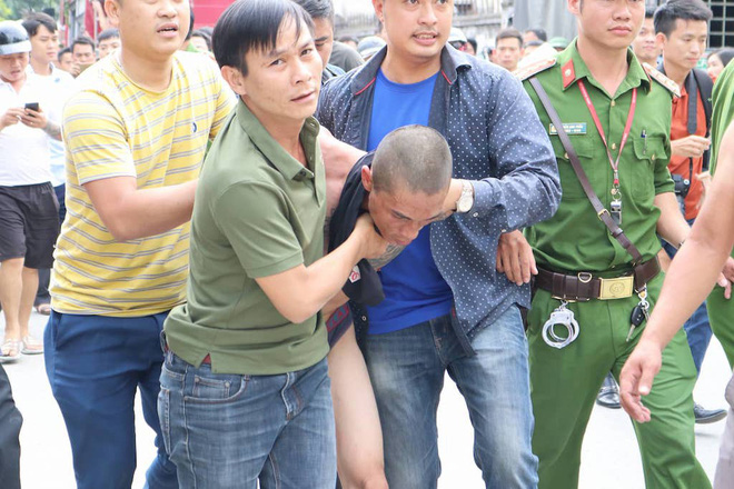 Bé trai bị bố ném từ trên cao xuống đang hoảng loạn, được theo dõi chấn thương sọ não-3