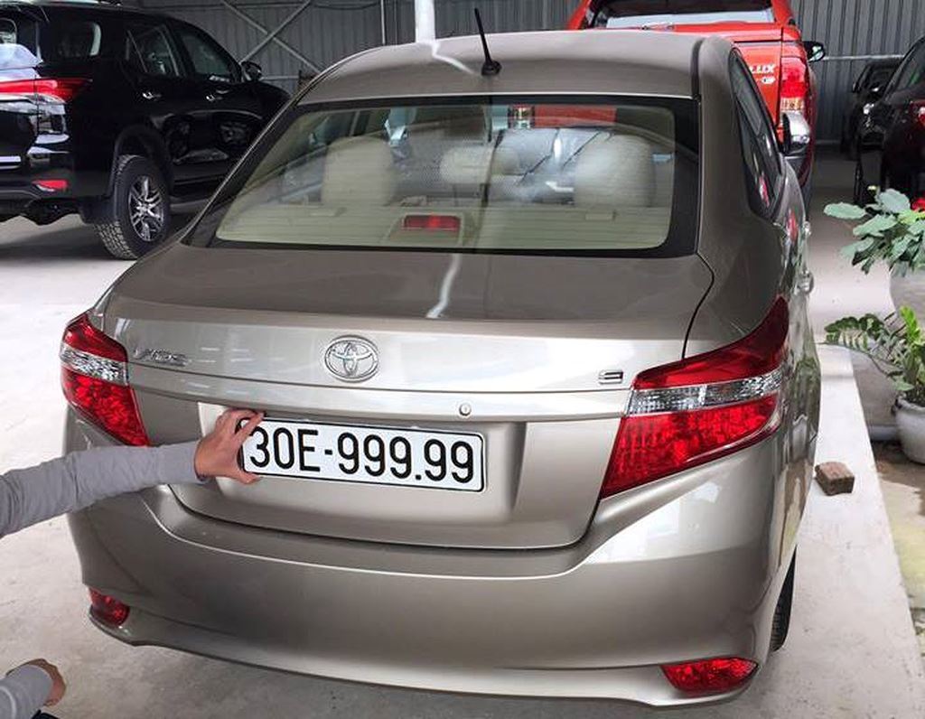 Ô tô cỏ 500 triệu, bốc trúng biển số khủng bán luôn giá 1,6 tỷ-2