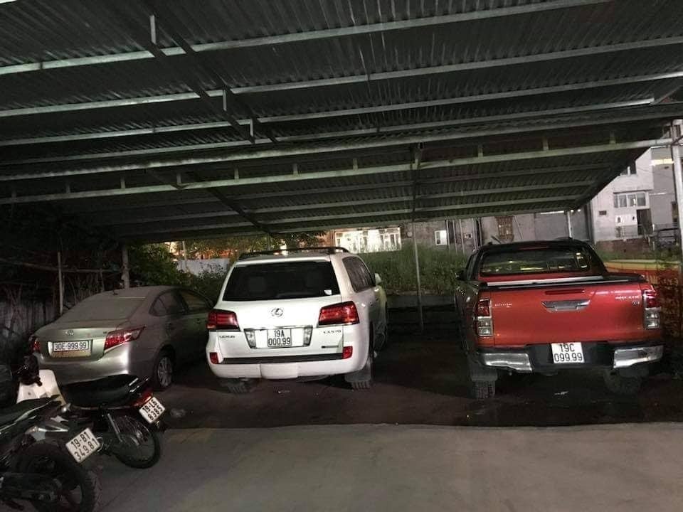 Ô tô cỏ 500 triệu, bốc trúng biển số khủng bán luôn giá 1,6 tỷ-4