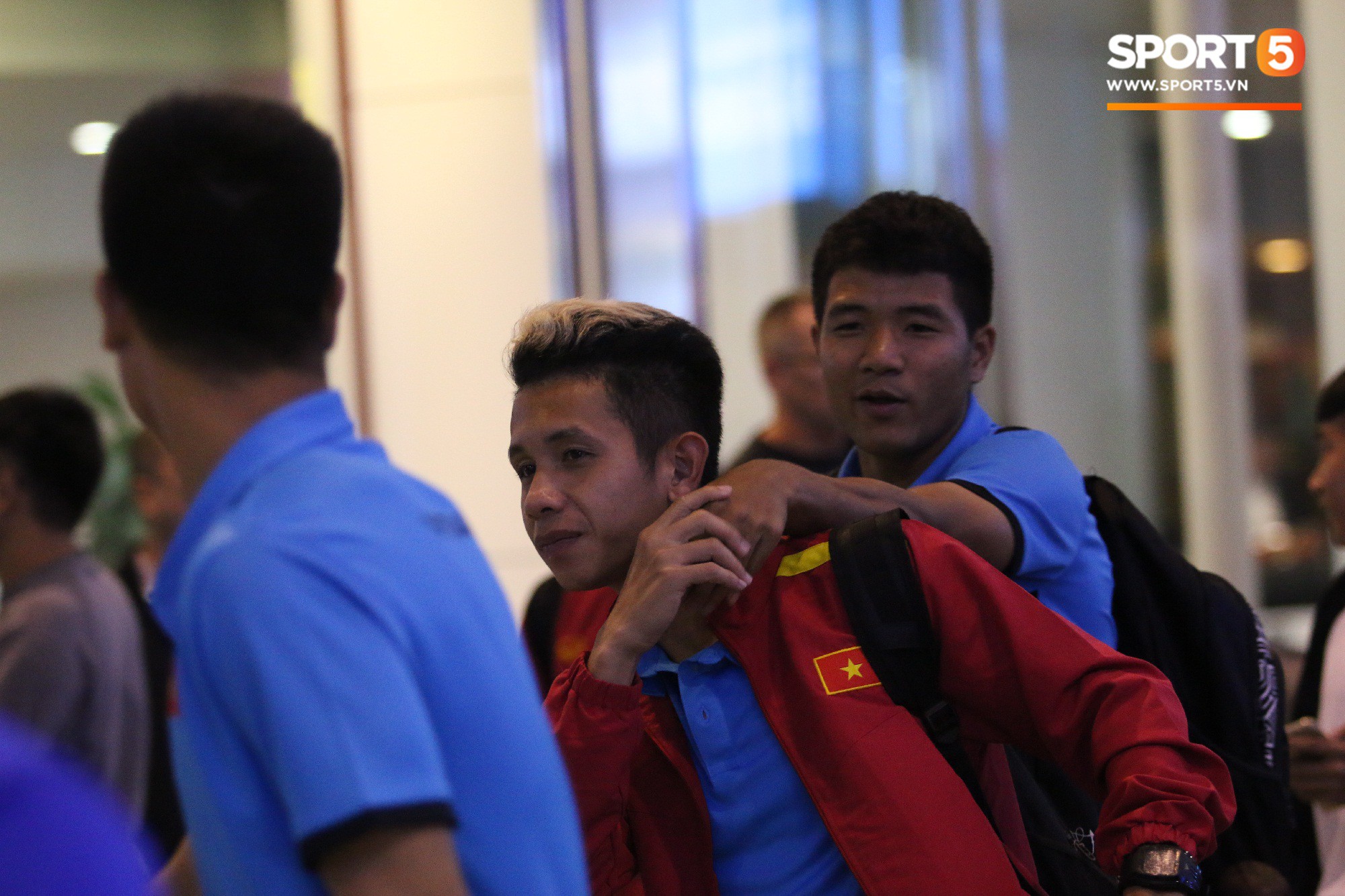 Vừa về tới Việt Nam, Xuân Trường muốn yên tĩnh nhưng Đức Chinh thì tìm mọi cách trêu chọc cho bằng được-7