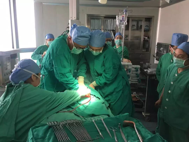 Sờ thấy tay thai nhi và dây rốn ở vùng kín sản phụ, bác sĩ đã làm 1 việc cứu sống cả mẹ và con-5
