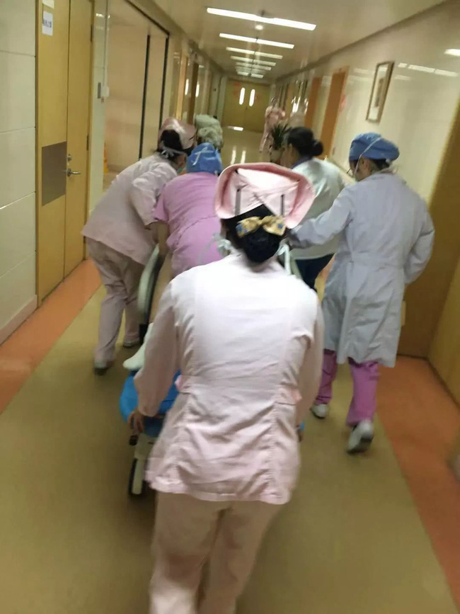 Sờ thấy tay thai nhi và dây rốn ở vùng kín sản phụ, bác sĩ đã làm 1 việc cứu sống cả mẹ và con-4