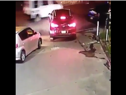 CLIP: Cú đổ người bất khả kháng và khoảnh khắc thần chết xoa đầu-1