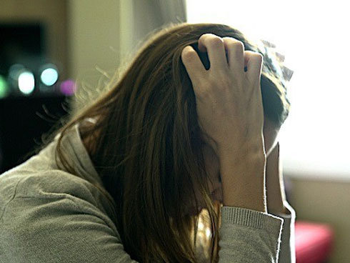 Bí mật của chồng già thích rời nhà đi ... hóng gió đêm-2