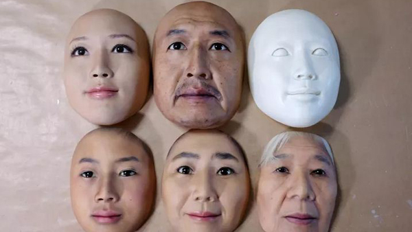 Kỳ dị những chiếc mặt nạ giúp thử khả năng mở khóa bằng khuôn mặt-1