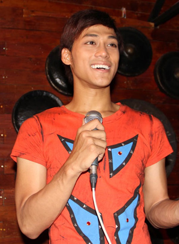 Ca sĩ tuyên bố ngủ chung giường quá giới hạn bình thường” với Mr Đàm là ai?-2