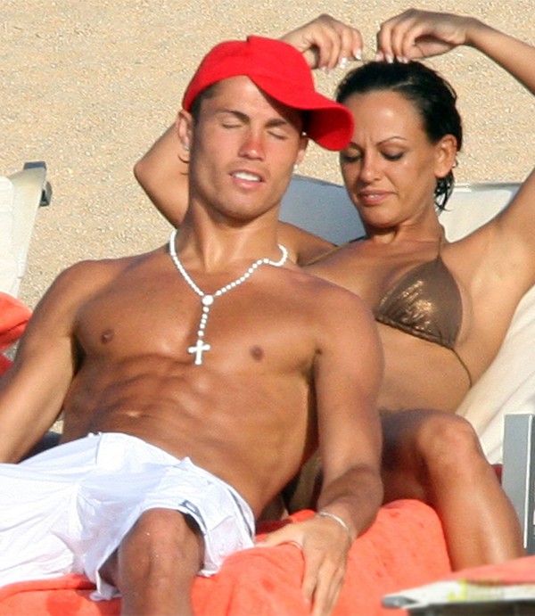 Tình sử đầy thị phi của Cristiano Ronaldo trước khi đính hôn: Từ siêu mẫu Victorias Secret đến tiểu thư nhà giàu lộ băng sex-7