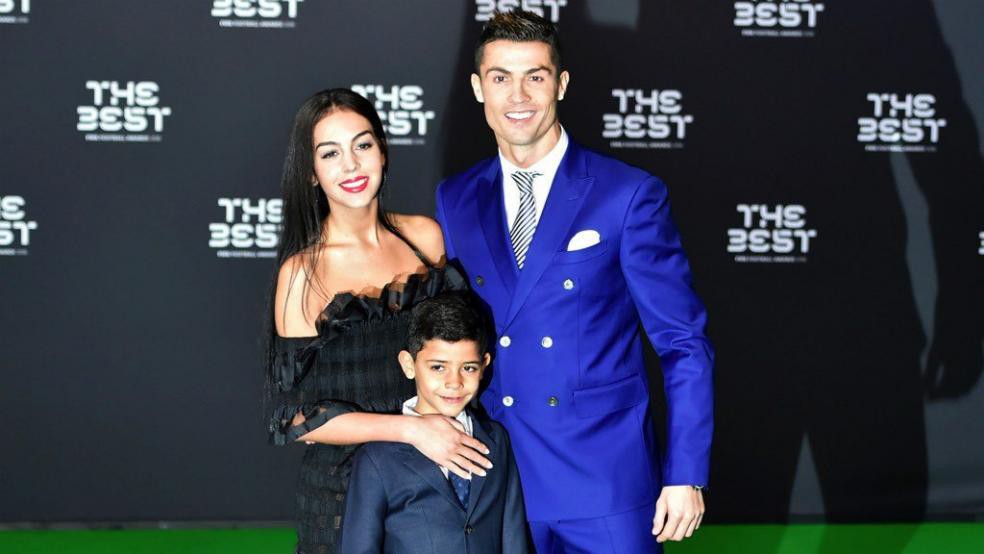 Tình sử đầy thị phi của Cristiano Ronaldo trước khi đính hôn: Từ siêu mẫu Victorias Secret đến tiểu thư nhà giàu lộ băng sex-13