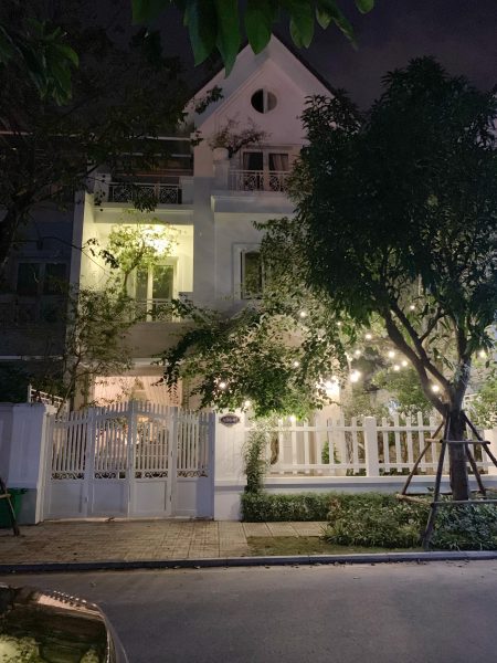 Cận cảnh biệt phủ 20 tỷ của ca sỹ sưu tầm sổ đỏ”, có 13 nhà vẫn đi xe ôm-1