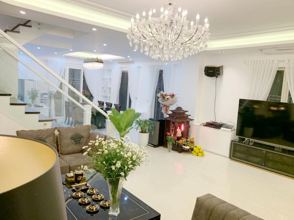 Cận cảnh biệt phủ 20 tỷ của ca sỹ sưu tầm sổ đỏ”, có 13 nhà vẫn đi xe ôm-11