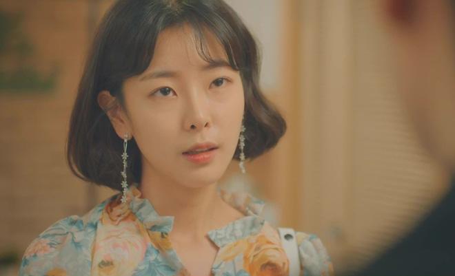 Vợ ôm đống tiền đầy sung sướng sau vụ chồng bị đánh ghen vì cặp với gái già-1