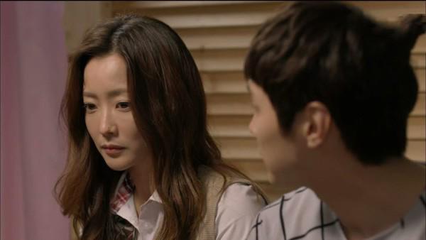 Vợ ôm đống tiền đầy sung sướng sau vụ chồng bị đánh ghen vì cặp với gái già-2