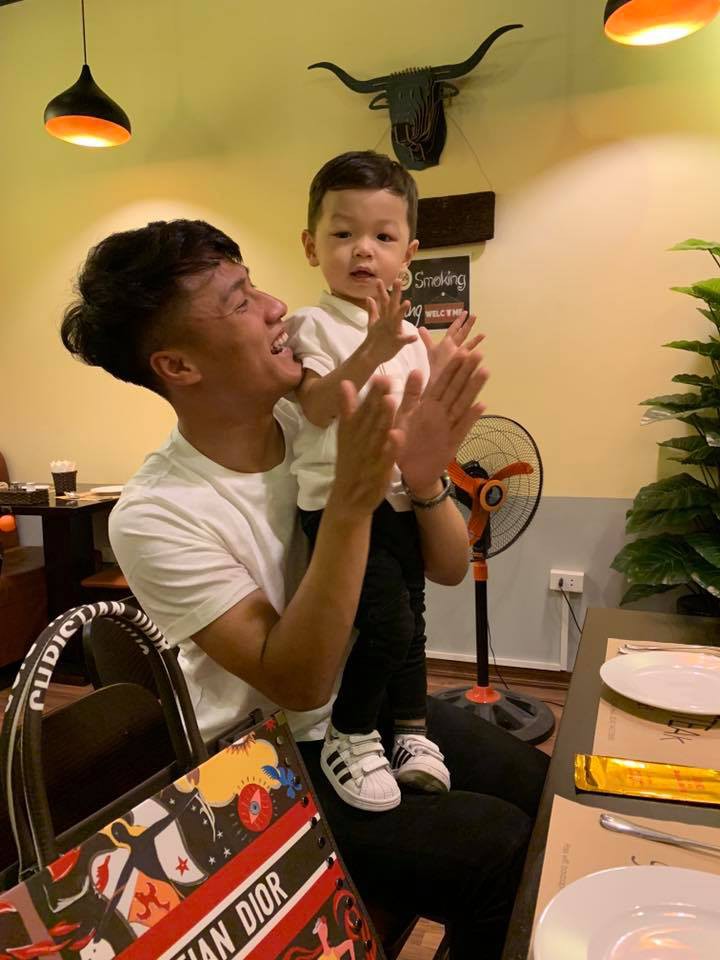 Vợ chồng Mạc Hồng Quân và Kỳ Hân rạng rỡ trong ngày sinh nhật con trai tròn 2 tuổi-6