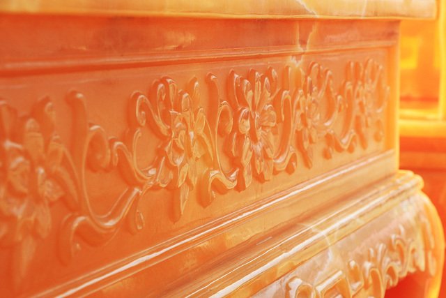 Choáng với bộ bàn ghế 8 tỷ đồng làm từ 50 tấn ngọc-4