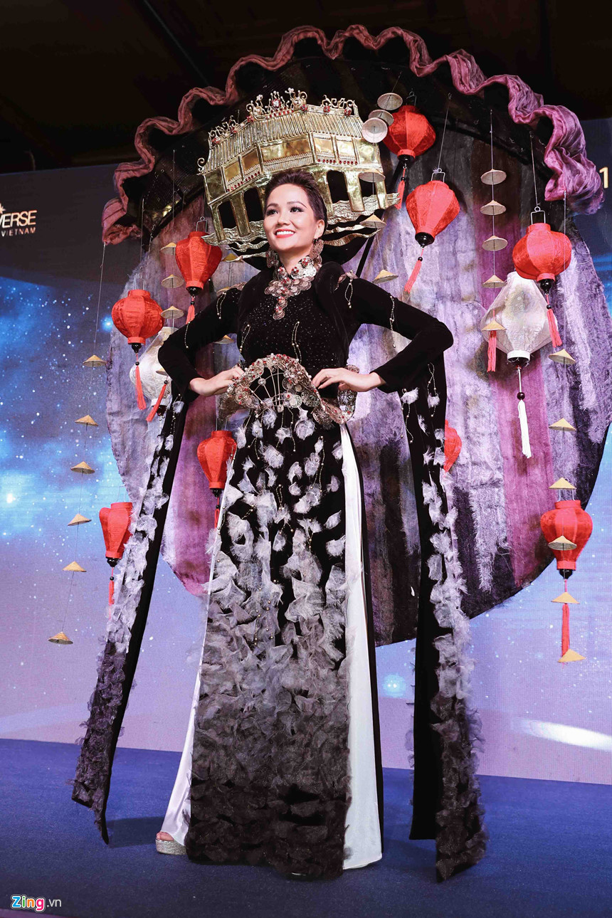 HHen Niê công bố quốc phục là váy bánh mỳ từng gây tranh cãi-7