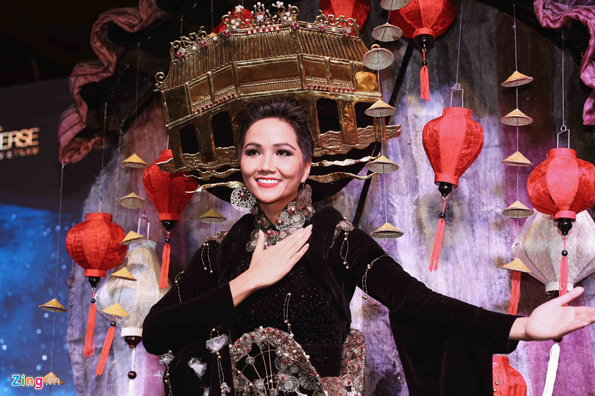 HHen Niê công bố quốc phục là váy bánh mỳ từng gây tranh cãi-8