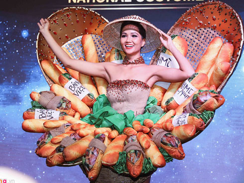 Trang phục của HHen Niê gây tranh cãi: Bánh mì không bao giờ có thể đại diện cho văn hoá Việt Nam!-6