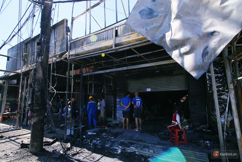 Hiện trường đổ nát sau vụ cháy kinh hoàng ở Bình Phước khiến 6 người tử vong, trong đó có 2 trẻ nhỏ-2