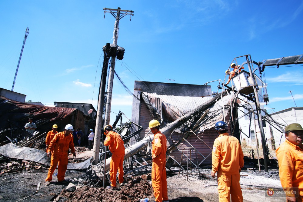 Hiện trường đổ nát sau vụ cháy kinh hoàng ở Bình Phước khiến 6 người tử vong, trong đó có 2 trẻ nhỏ-5