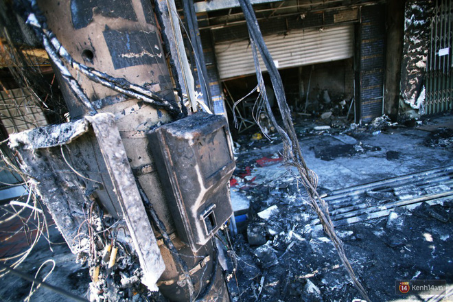 Hiện trường đổ nát sau vụ cháy kinh hoàng ở Bình Phước khiến 6 người tử vong, trong đó có 2 trẻ nhỏ-7