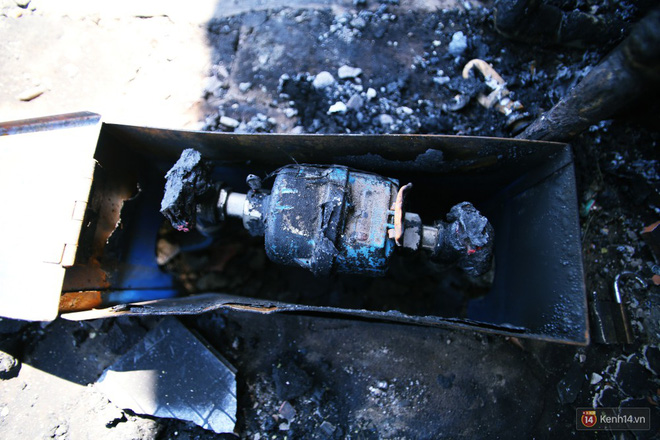 Hiện trường đổ nát sau vụ cháy kinh hoàng ở Bình Phước khiến 6 người tử vong, trong đó có 2 trẻ nhỏ-9