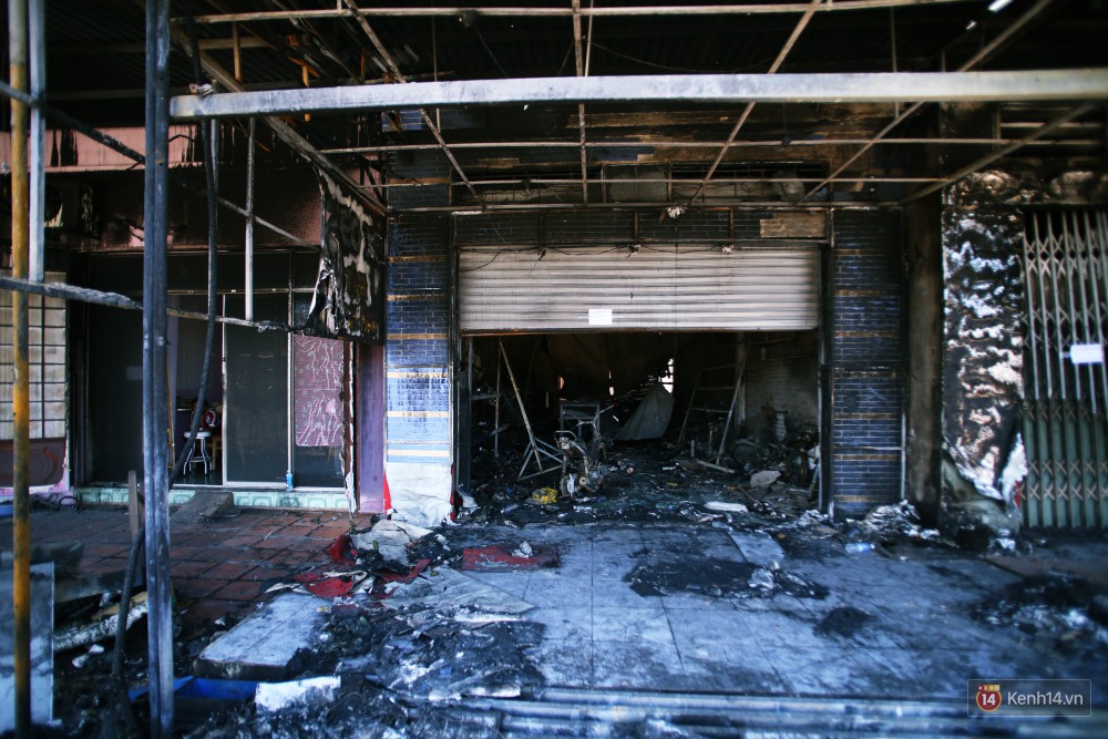 Hiện trường đổ nát sau vụ cháy kinh hoàng ở Bình Phước khiến 6 người tử vong, trong đó có 2 trẻ nhỏ-14