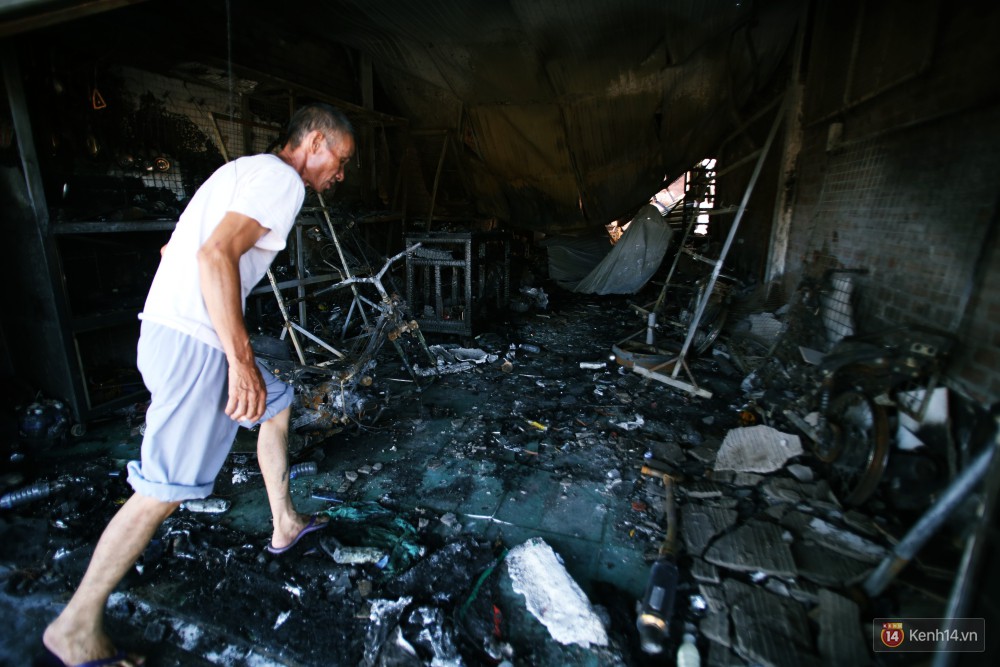 Hiện trường đổ nát sau vụ cháy kinh hoàng ở Bình Phước khiến 6 người tử vong, trong đó có 2 trẻ nhỏ-15