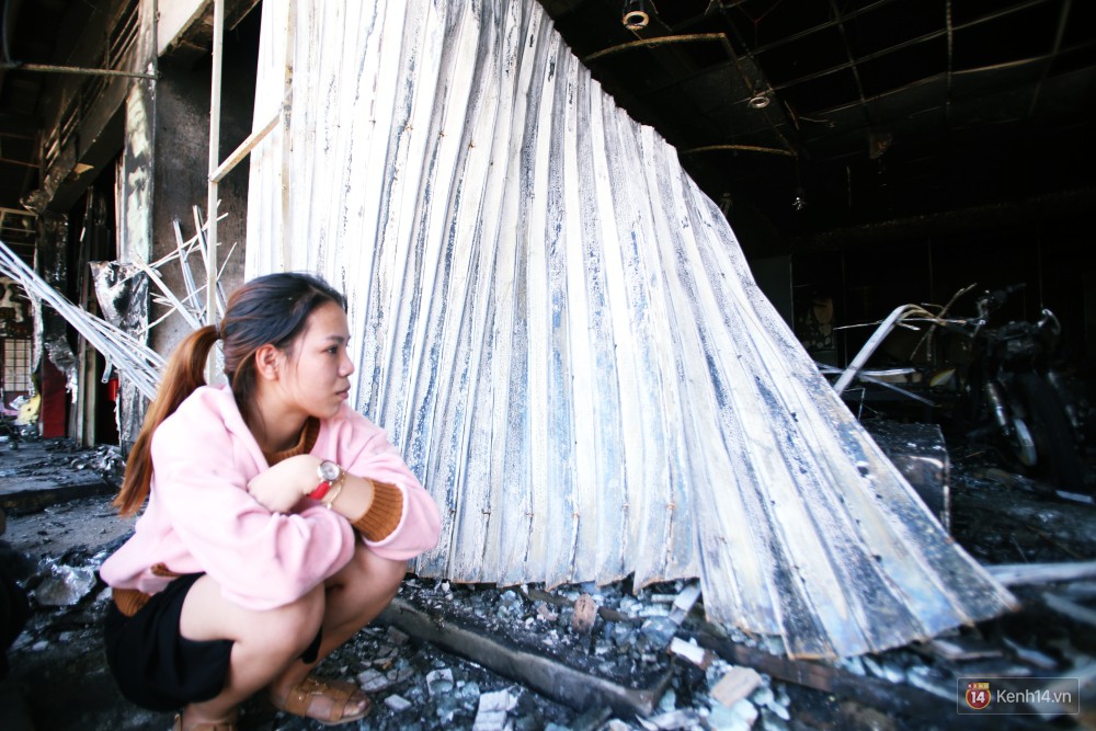 Hiện trường đổ nát sau vụ cháy kinh hoàng ở Bình Phước khiến 6 người tử vong, trong đó có 2 trẻ nhỏ-16