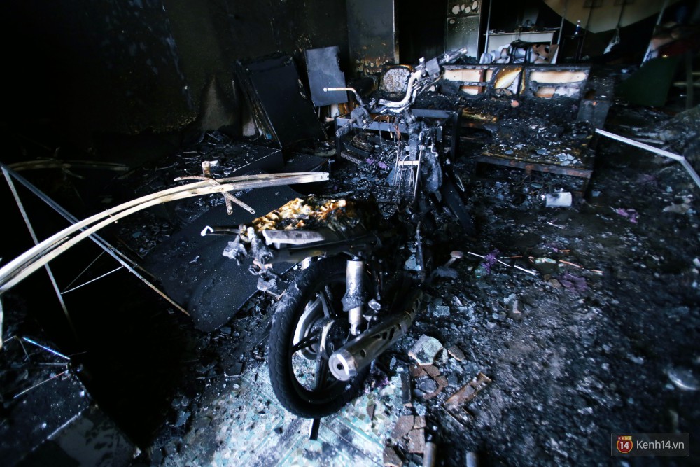 Hiện trường đổ nát sau vụ cháy kinh hoàng ở Bình Phước khiến 6 người tử vong, trong đó có 2 trẻ nhỏ-17