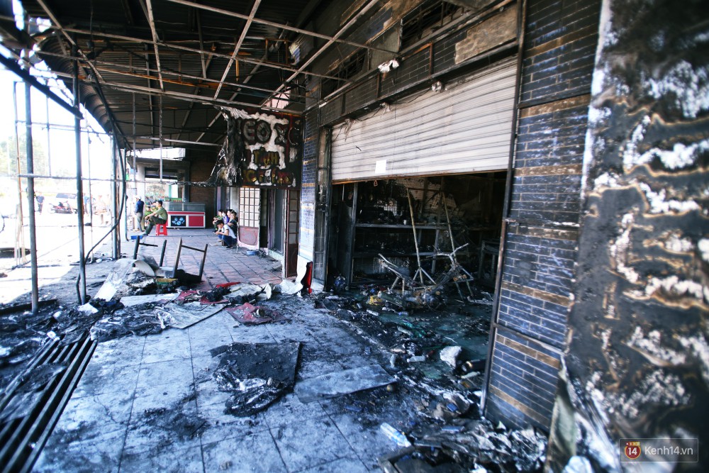 Hiện trường đổ nát sau vụ cháy kinh hoàng ở Bình Phước khiến 6 người tử vong, trong đó có 2 trẻ nhỏ-19