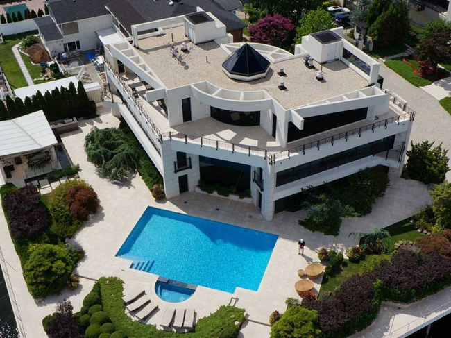 Biệt thự đẹp như mơ của xã hội đen, giảm nửa giá vẫn không ai dám mua-1