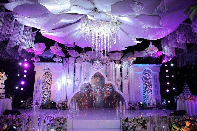 Cô dâu đeo vàng nặng trĩu trong đám cưới chi 2,5 tỷ tiền bắc rạp, trang trí 100% hoa tươi-5