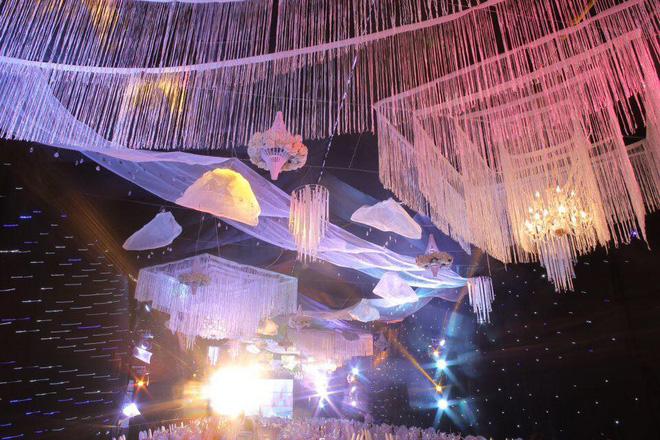 Cô dâu đeo vàng nặng trĩu trong đám cưới chi 2,5 tỷ tiền bắc rạp, trang trí 100% hoa tươi-6