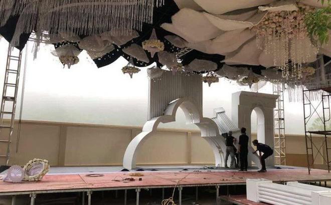 Cô dâu đeo vàng nặng trĩu trong đám cưới chi 2,5 tỷ tiền bắc rạp, trang trí 100% hoa tươi-9