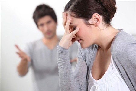 Vừa đi làm vừa chăm con, vợ vẫn bị chồng nói không bằng một góc người ta”-1