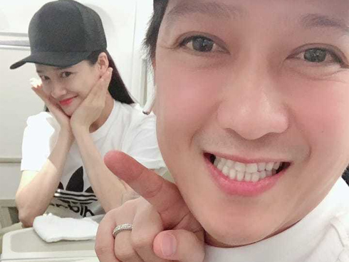 Phản ứng của Trường Giang khi bị khán giả kéo ngã sõng soài, sờ soạng trên sân khấu tại Mỹ-4