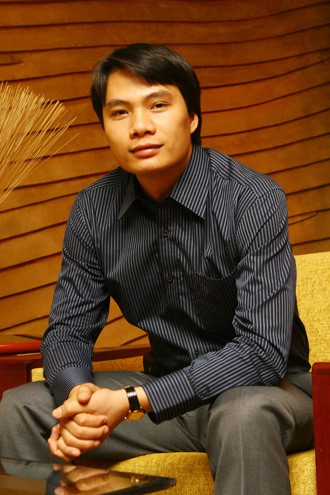 Chân dung chồng đại gia U40 của Á hậu Thanh Tú: Quá khứ nghèo, từng làm thêm nuôi anh trai ăn học-2