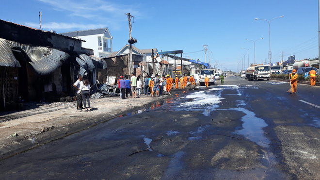 Vụ tai nạn thảm khốc khiến 6 người tử vong ở Bình Phước: Chào vĩnh biệt 3 mẹ con bán nước mía-2