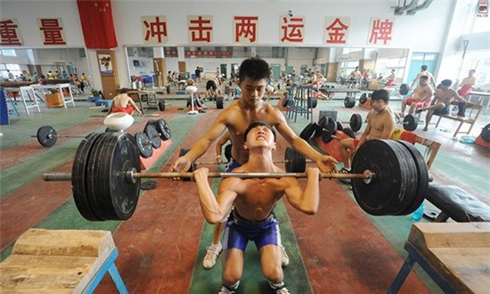 Bên trong những lớp học huấn luyện thể thao, nghệ thuật khắc nghiệt đến kinh hoàng tại Trung Quốc-11
